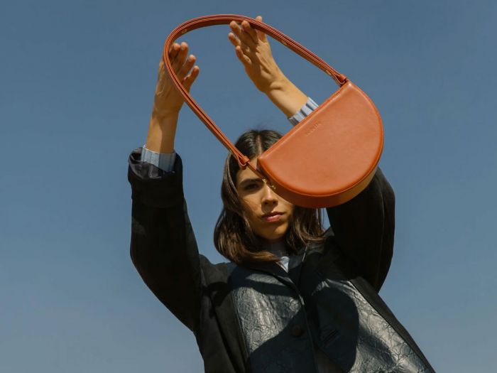 ディオール(Dior)は、ジョーダン(Jordan)とのパートナーシップに関するより詳細な資料を発表したばかりである