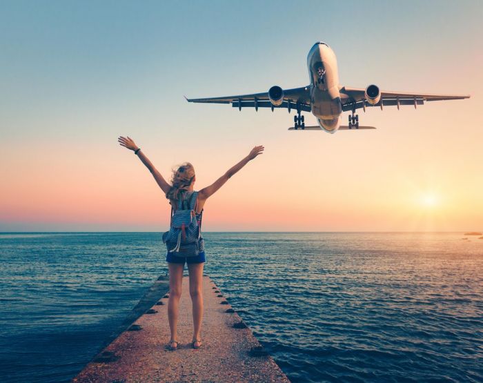 12 Unique Gifts For Travel Lovers (2020 Guide)